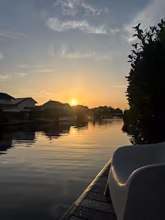 Zonsondergang over de plas